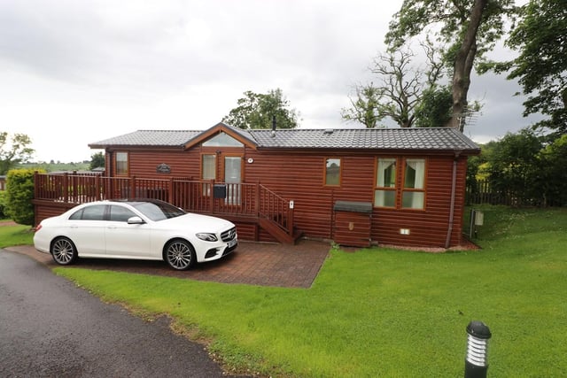 2 bedroom bungalow lodge, offers over £69,500.