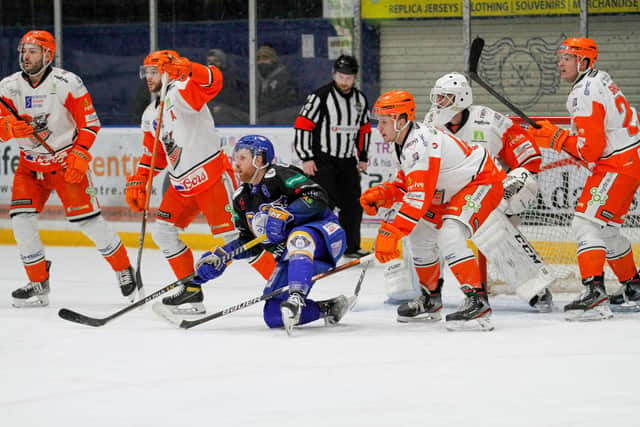 Sheffield Steelers defend in numbers against Fife Flyers