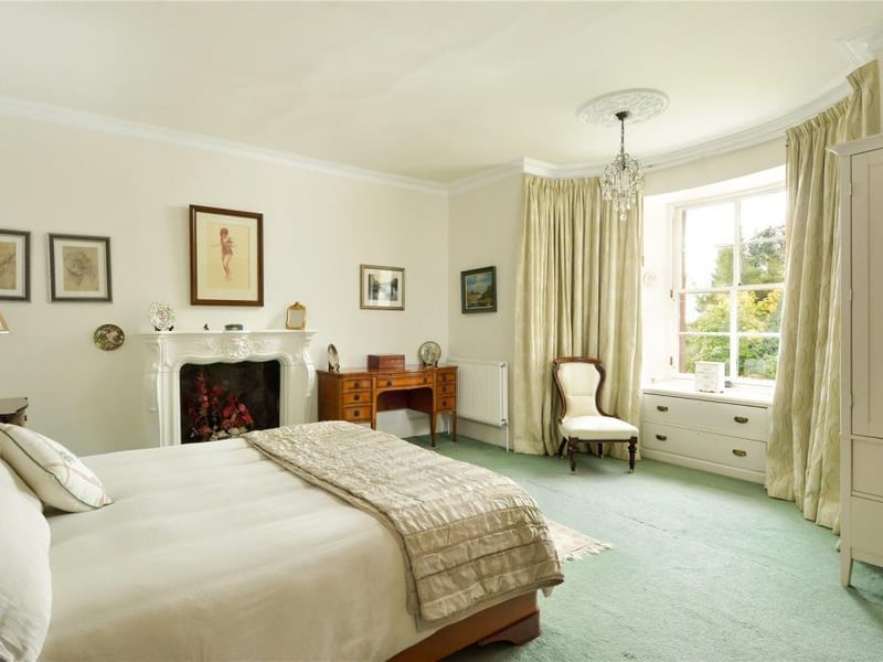Principal bedroom.