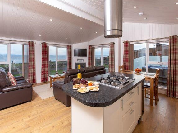 In the heart of the beautiful Rascarrel Bay this stunning rental boasts 200 miles of beautiful coastline, it's right near the glorious coastal village of Auchencairn. Sleeps two.