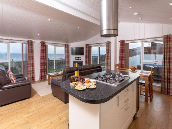 In the heart of the beautiful Rascarrel Bay this stunning rental boasts 200 miles of beautiful coastline, it's right near the glorious coastal village of Auchencairn. Sleeps two.