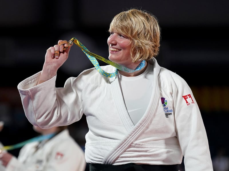 After winning gold in the 2014 Glasgow Commonwealth games, the judako followed up her success by winning another in the Birmingham Games in the summer. Originally born in Shropshire, she has spent most of her life and considers her hometown to be Edinburgh and trains at EdinburghJudo. She overcame India’s Tulika Maan in the final to defend her +78 kg crown after judo was axed at the 2018 Gold Coast games. The repeated success meant she became the first judako to ever win two gold medals at the Commonwealth Games.