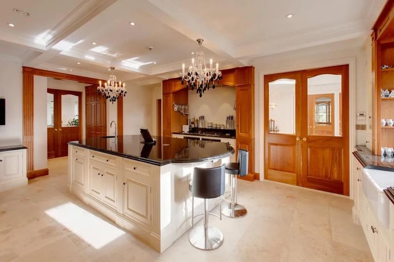 A magnificent kitchen with front and side-facing, double-glazed windows, recessed and pendant lighting, Coffered ceiling and Italian porcelain tiled flooring.