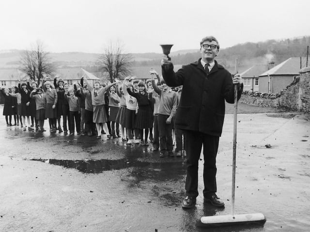 Kingsland School, Peebles went on a trip to TV AM, December 1983.