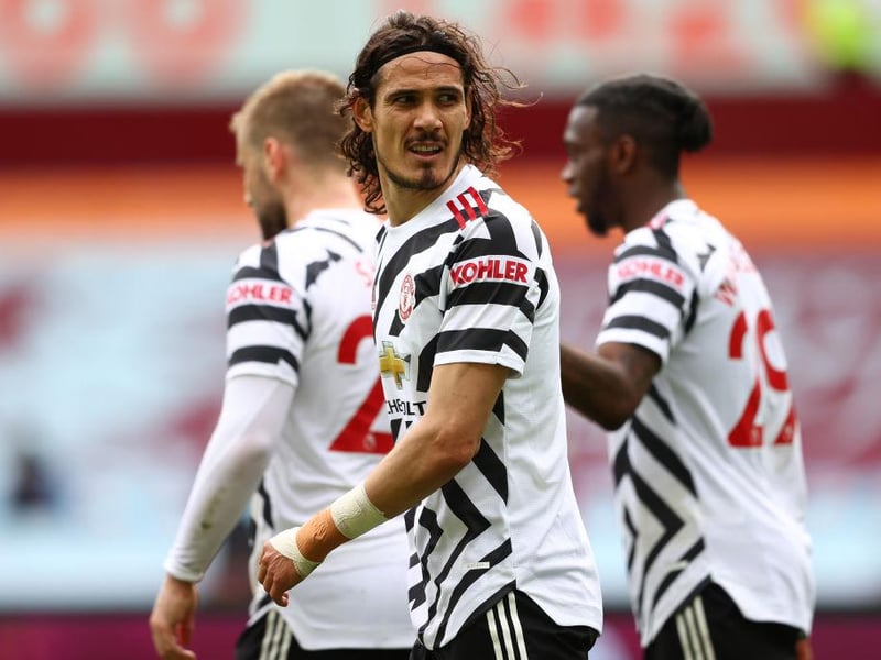 Manchester United are willing to offer Edinson Cavani a pay rise as they attempt to keep hold of the striker. (The Sun)
(Photo by Michael Steele/Getty Images)