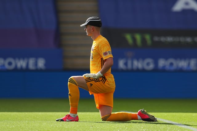 Chelsea have reportedly yet to decide whether they intend to make a move for Manchester United goalkeeper Dean Henderson ahead of next season. (The Express)