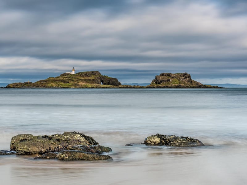 To the south of Bass Rock and off Yellowcraig beach is Fidra, Old Norse for 'feather island'. As its name suggests, this isle has a significant population of seabirds, and is an RSPB nature reserve. Robert Louis Stevenson - whose father helped build the lighthouse here - is believed to have based the map in Treasure Island on Fidra.