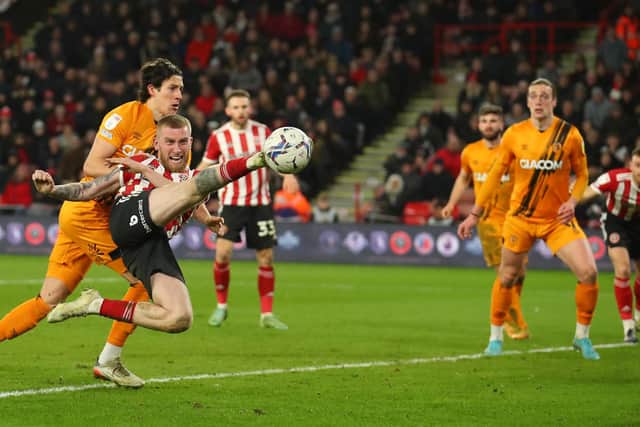 Sheffield, England, 15th February 2022. Oli McBurnie of Sheffield Utd stretches for the ball during the Sky Bet Championship match at Bramall Lane, Sheffield. Picture credit should read: Simon Bellis / Sportimage