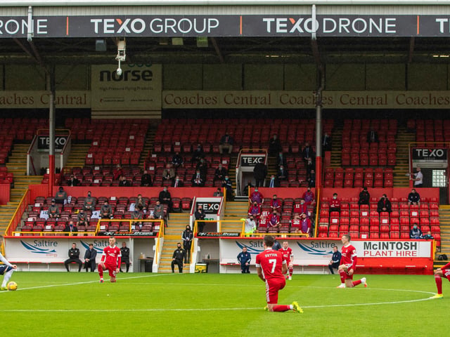 It was once again great to see Scottish football getting involved to send out a message about racism before this weekend’s action. It led, unsurprisingly, to many disheartening messages on social media but the more the players make a stand hopefully the more people are able to learn about why exactly they are doing it.