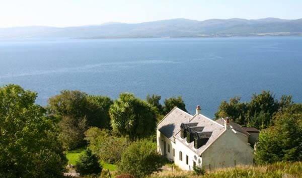 Banlicken is a beautifully restored self catering home comes with a gorgeous heathery hill which overlooks the Kilbrannan Sound, coupled with stunning views across the sea to Kintyre.