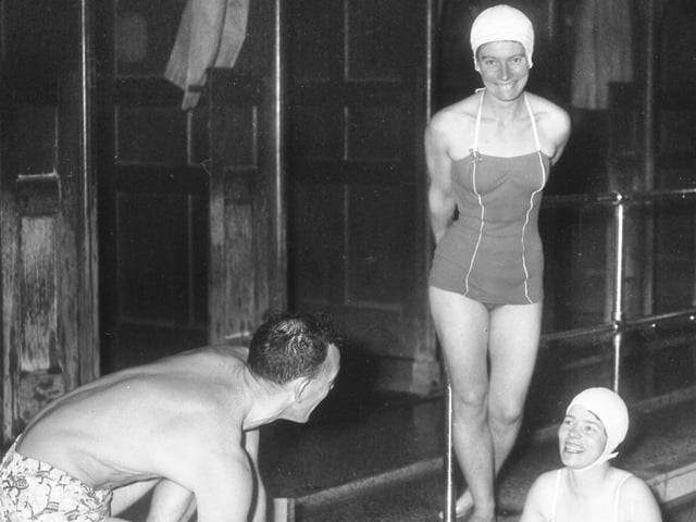 Canoeing at Durham City baths in November 1960. Was it a swimming pool that you visited?