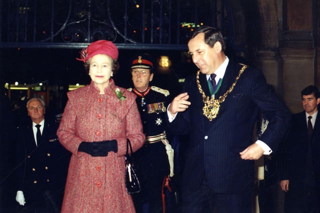 Visit of Queen Elizabeth II to the Town Hall, Pinstone Street, accompanied (right) by the Lord Mayor, Councillor Frank Prince in December 1986.