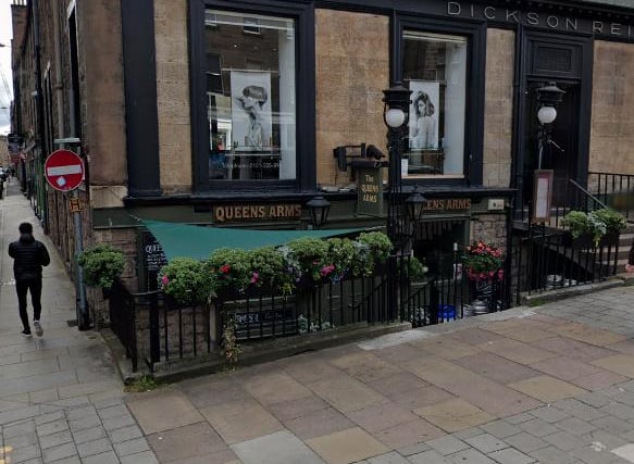 The Queens Arms, at 49 Frederick Street, EH2 1EP, has a rating of 4.5 from 760 reviews.