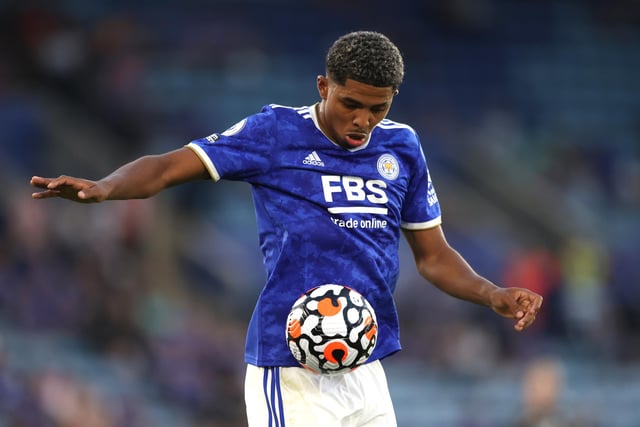 Chelsea are considering a summer move for Leicester City defender Wesley Fofana, but it will take a 'huge fee' to prise him away from the King Power Stadium. The 20-year-old has been sidelined with a broken fibula and ankle ligament damage since pre-season. (LeicestershireLive)