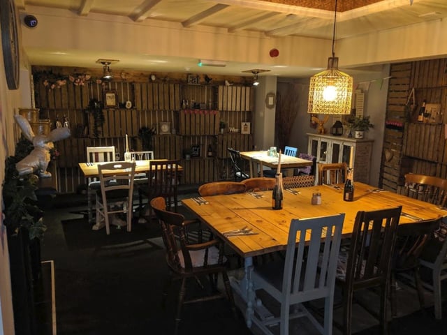 Based in 177 Main Road, Ravenshead, The Little John Inn has a rating of 3.5 from 629 reviews.