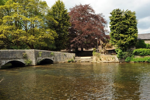 On the River Wye it is home to the Grade II listed Sheepwash Bridge.