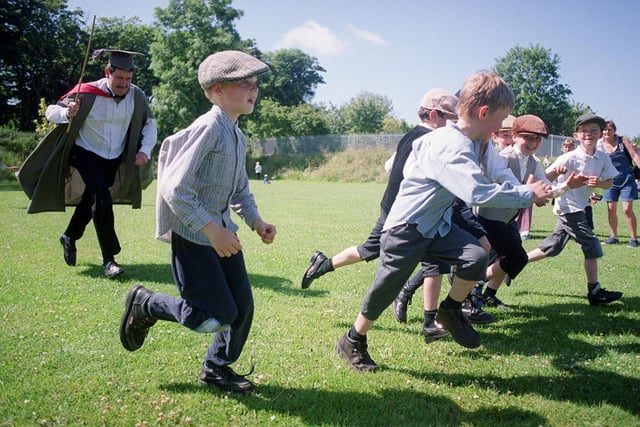 Pupils and teachers at Hartlepool’s Eldon Grove Primary School dressed up in period costumes in 1999. Who can tell us more about this school exercise with a difference?