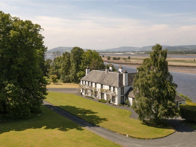 Mugdrum House and gardens.