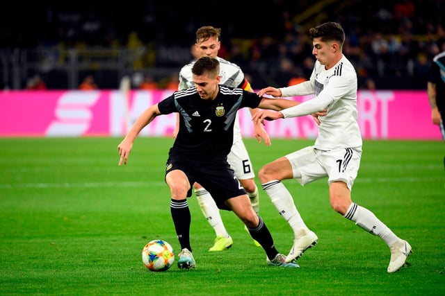 Leeds United's hopes of signing Spurs defender Juan Foyth look to be in jeopardy, after the player picked up what is believed to be a serious knee injury, which could require surgery. (TNT)
