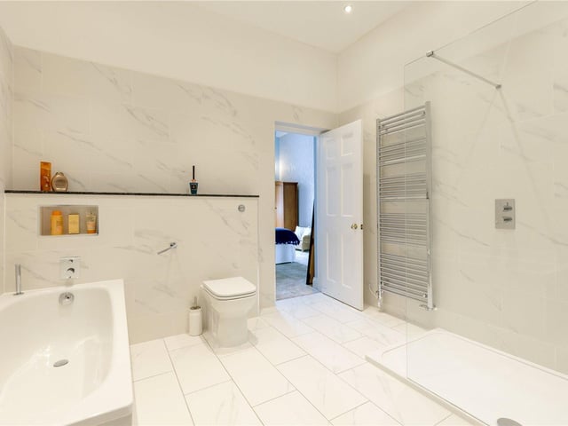 En-suite bathroom for bedrooms 2 and 3.
