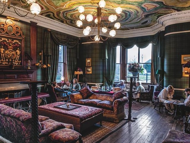 Zhang Enli’s ceiling mural, Ancient Quartz (2018), and Archibald Thorburn’s watercolours bring the landscape of the surrounding Highlands into The Drawing Room.