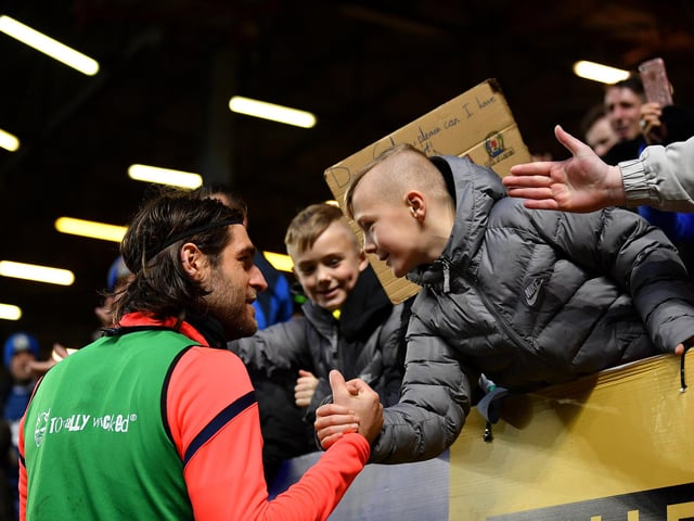Sunderland target Danny Graham is reportedly training with the club but no terms on a deal have been agreed yet as the ex-Blackburn Rovers striker ‘needs to get to 100 percent fitness.’ (The Sun)
