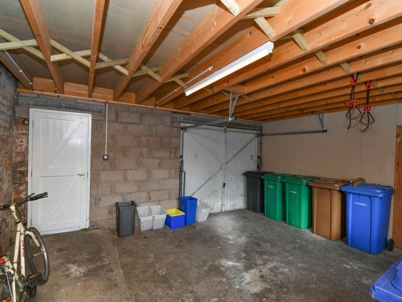 Garage.