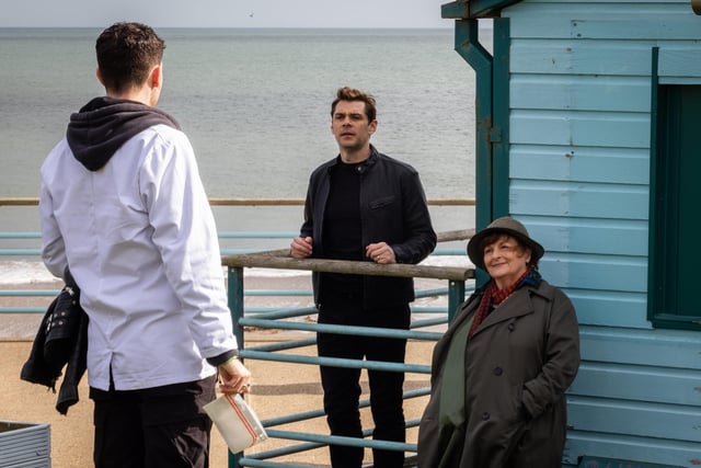 Brenda Blethyn as DCI Vera Stanhope and Kenny Doughty as DS Aiden Healy, in a scene filmed on Whitley Bay seafront.