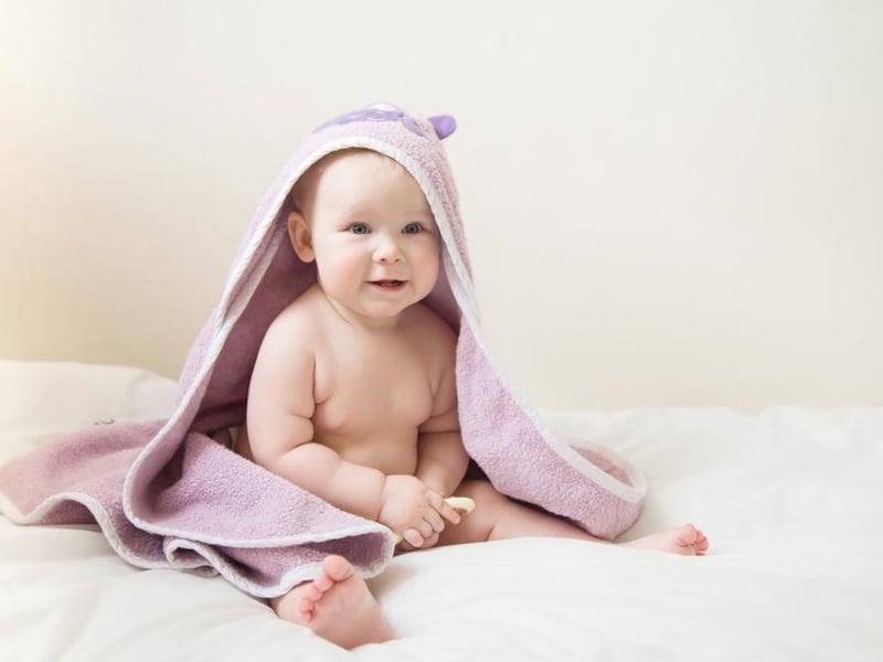 Ella originates from Greek, meaning beautiful and Goddess. The name slipped from fifth place to seventh.