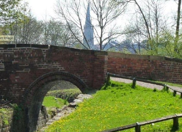 The Cuckoo Way is the Chesterfield Canal Towpath and the full route runs for 46 miles from Chesterfield to West Stockwith and the River Trent.