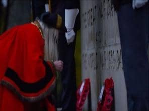 Mayor Jenny Andrews lays a wreath at Remembrance Sunday in 2020