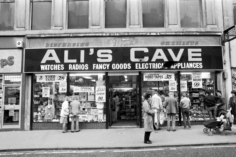 Exterior of the Ali's Cave discount store on Edinburgh's South Bridge, June 1985.