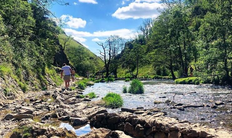 somewhere_at_home writes: "What a gorgeous place. 1 day away at #dovedale #peakdistrict".