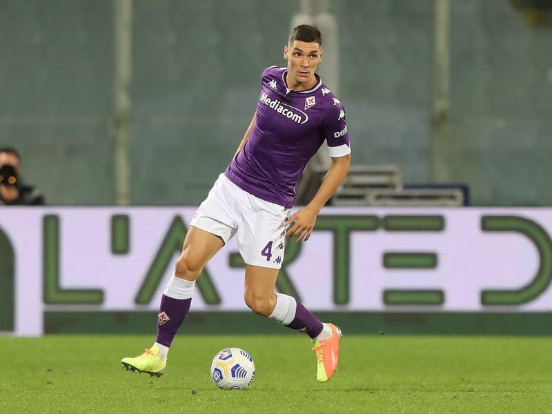 Manchester United, Tottenham and Liverpool are interested in Fiorentina defender Nikola Milenkovic, whose contract expires at the end of next season. (Calciomercato)