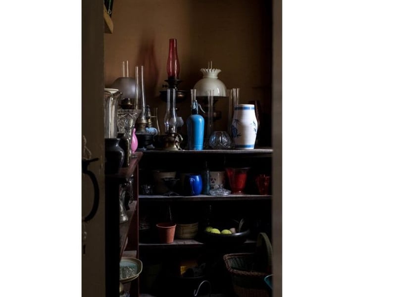 Vase store.