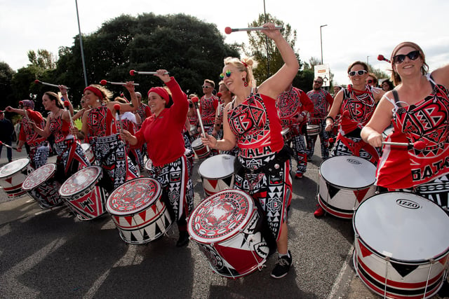 Batala Drum Band provided rhythmic support to the runners. (201019-291)