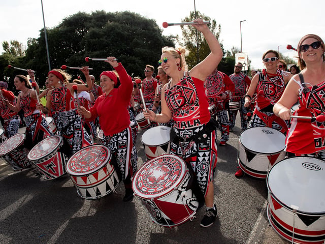 Batala Drum Band provided rhythmic support to the runners. (201019-291)