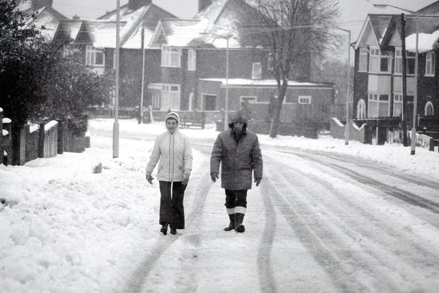 The April snow in 1981 meant people had to dig out their winter clothes