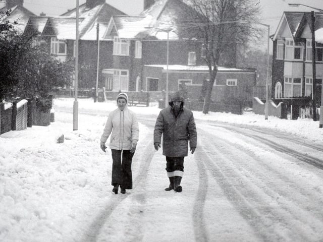 The April snow in 1981 meant people had to dig out their winter clothes