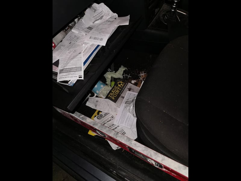 Elizabeth made it clear that this isn't her car but her husband's and he hasn't bothered to clear it out for four years. In fact, she's so horrified by the piles of tools and paperwork lying around that she now refused to get into the car