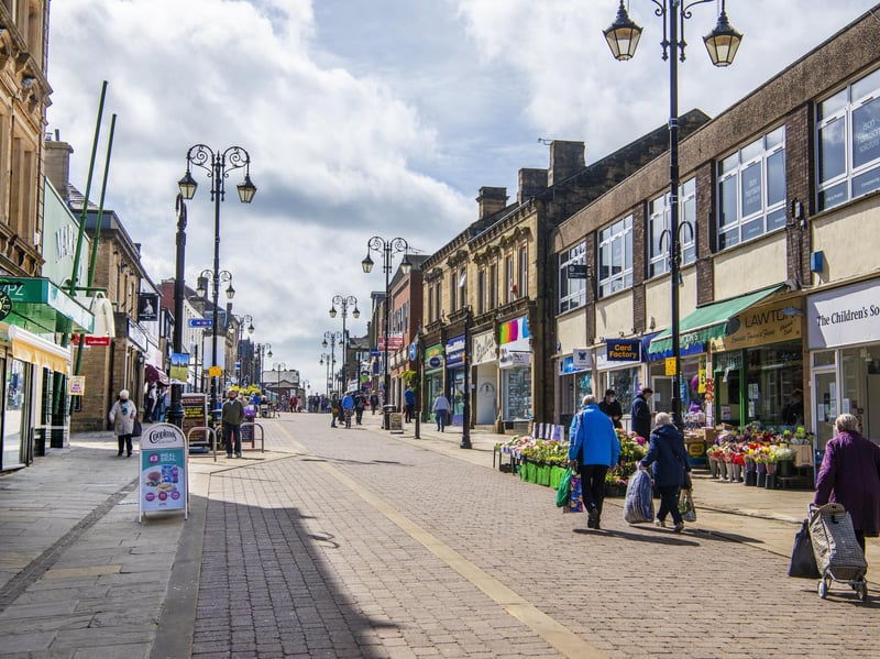 Leeds suburb Morley is a great place to live for quick yet affordable connections. Regular trains from Morley Station can get you to the city centre in just over ten minutes.