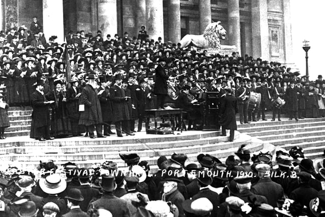 Easter Sunday morning service 1910 on the Town Hall steps. The Salvation Army Band is accompanying the hymns.