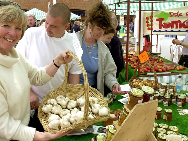 2001. Jenny Boswell (left) of the Garlic Farm at Newchurch IOW, one of the farmers's market traders at Gunwharf Quays, Old Portsmouth.
Picture: Michael Scaddan (012400-0042)