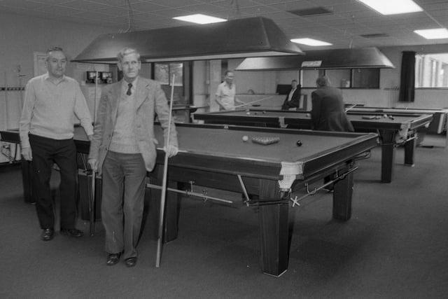 A scene from August 1985 and it shows Farringdon Workingmen's Club. Do you recognise the snooker players?