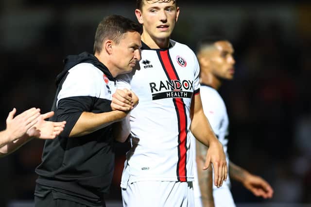 Paul Heckingbottom, manager of Sheffield United hugs Sander Berge after the game at Luton Town: David Klein / Sportimage