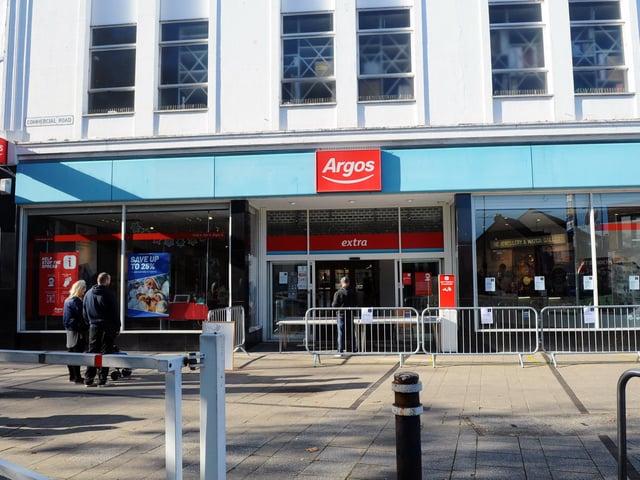 Argos in Commercial Road, Portsmouth is open during lockdown. However it is open for collection of pre-paid online orders only, collections from stand alone stores will be given to you outside the door and you will not be able to purchase items in any store. Picture: Sarah Standing (051120-7663)