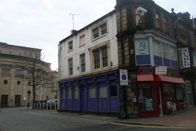 The Red Lion was situated at 35 Holly Street.