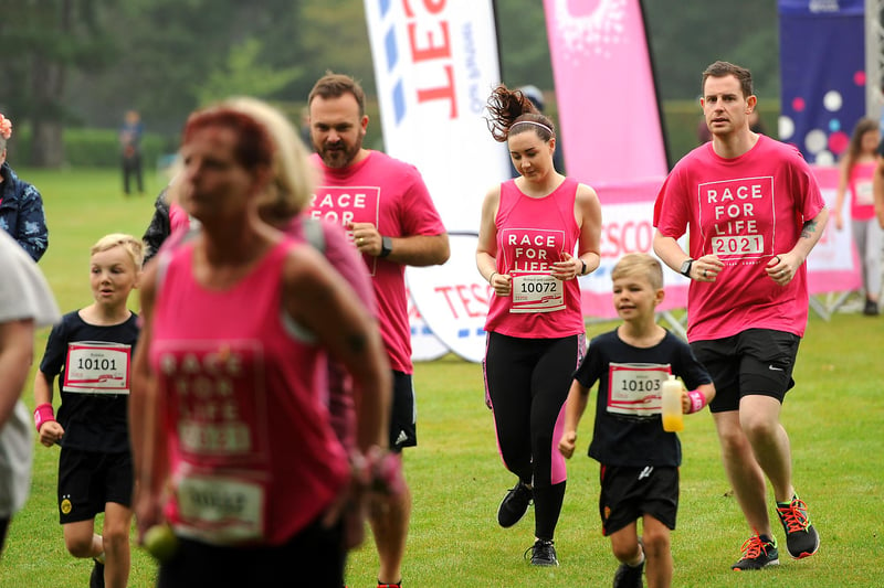 Some of the participants who took part in the Race for Life in Kirkcaldy on Sunday. Pic:  Fife Photo Agency