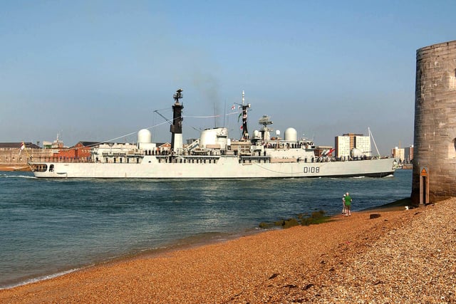 Royal Navy warship HMS Cardiff makes a symbolic last entry to her Portsmouth home on 14th July 2005, as her long and distinguished career draws to a close.
Picture: LA(Phot) Gregg Macready FRPU(E)/Royal Navy