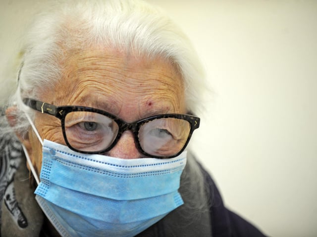 Ann Duggan, is the first to recieve the Covid-19 Vaccination in Doncaster. Picture: NDFP-15-12-20-CovidVaccine 1-NMSY